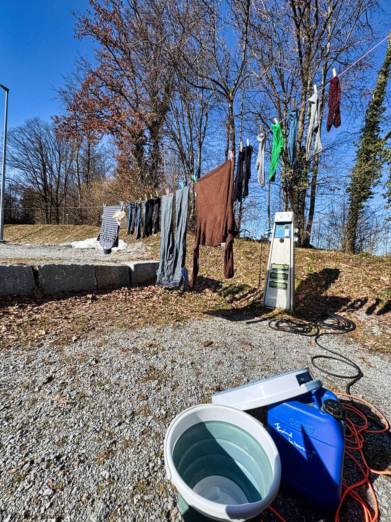 Waschtag Wäsche in der Sonne trocknen lassen